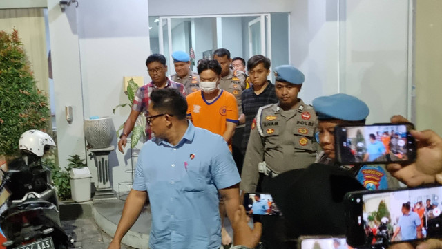 Mengerikan Foto Ivan Sugianto 6 Botol Azul