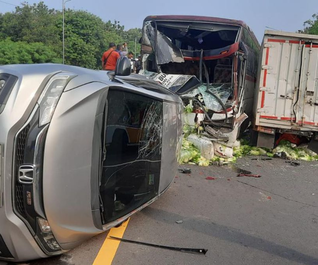 Tabrakan Beruntun di Tol Purbaleunyi 11 Nov